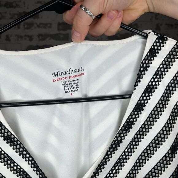 Miracle suit | women black and white knitted short sleeve top - Picture 3 of 8